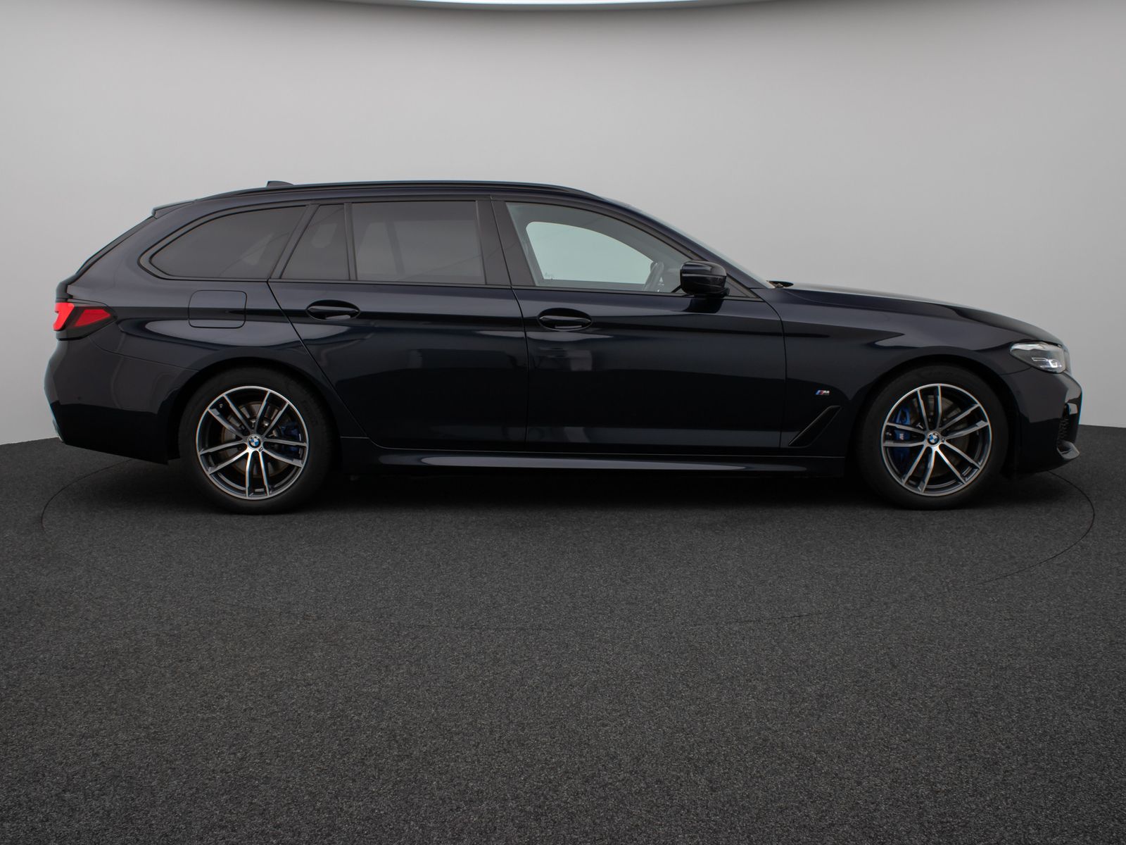 Fahrzeugabbildung BMW 530d xD M Sport Kamera HUD DAB H/K Komfort Alarm
