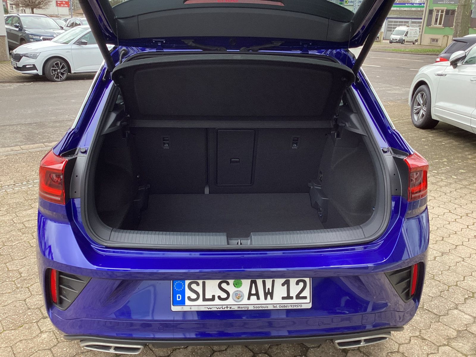 Fahrzeugabbildung Volkswagen T-Roc R-line 1.5TSI DSG Navi IQ.Light ACC Kamera