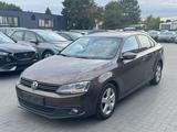 Volkswagen Jetta Comfortline 1.6 TDI PDC/TEMPO/ - Volkswagen Jetta aus 2011 mit Diesel-Antrieb