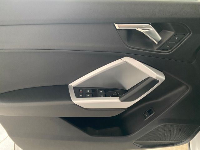 Q3 35 TFSI S tronic KAMERA+NAVI+SHZ+GRA