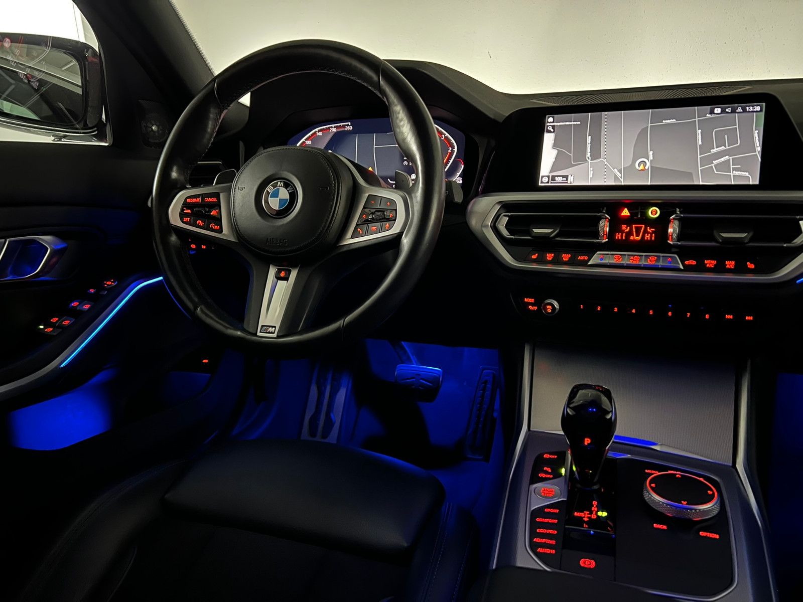 Fahrzeugabbildung BMW 320 d xDrive M SPORT/PANO/HuD/H&K/VRTL COCKPIT