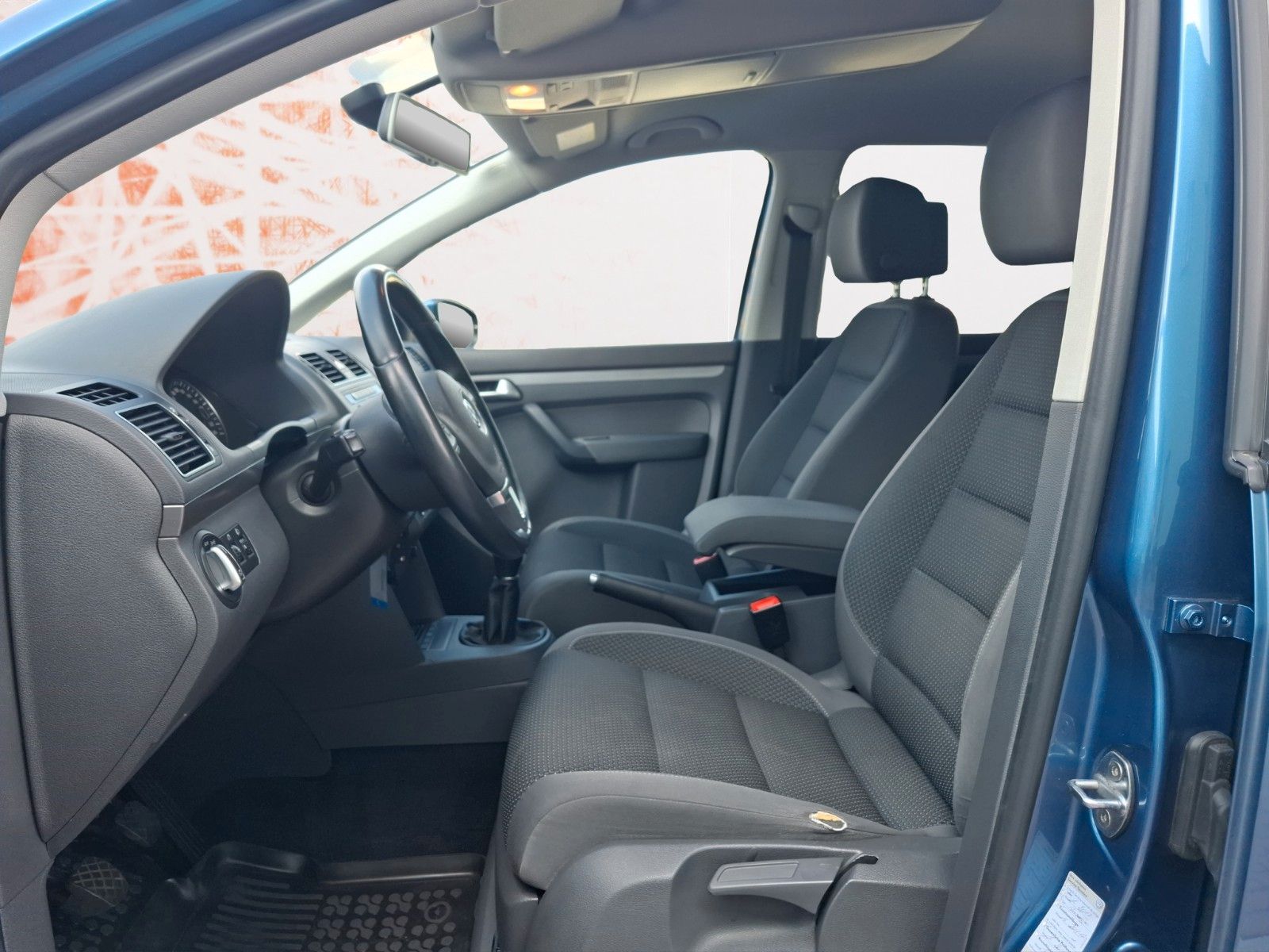 Fahrzeugabbildung Volkswagen Touran Comfortline BMT ! 7-Sitzer ! Navi ! AHK !