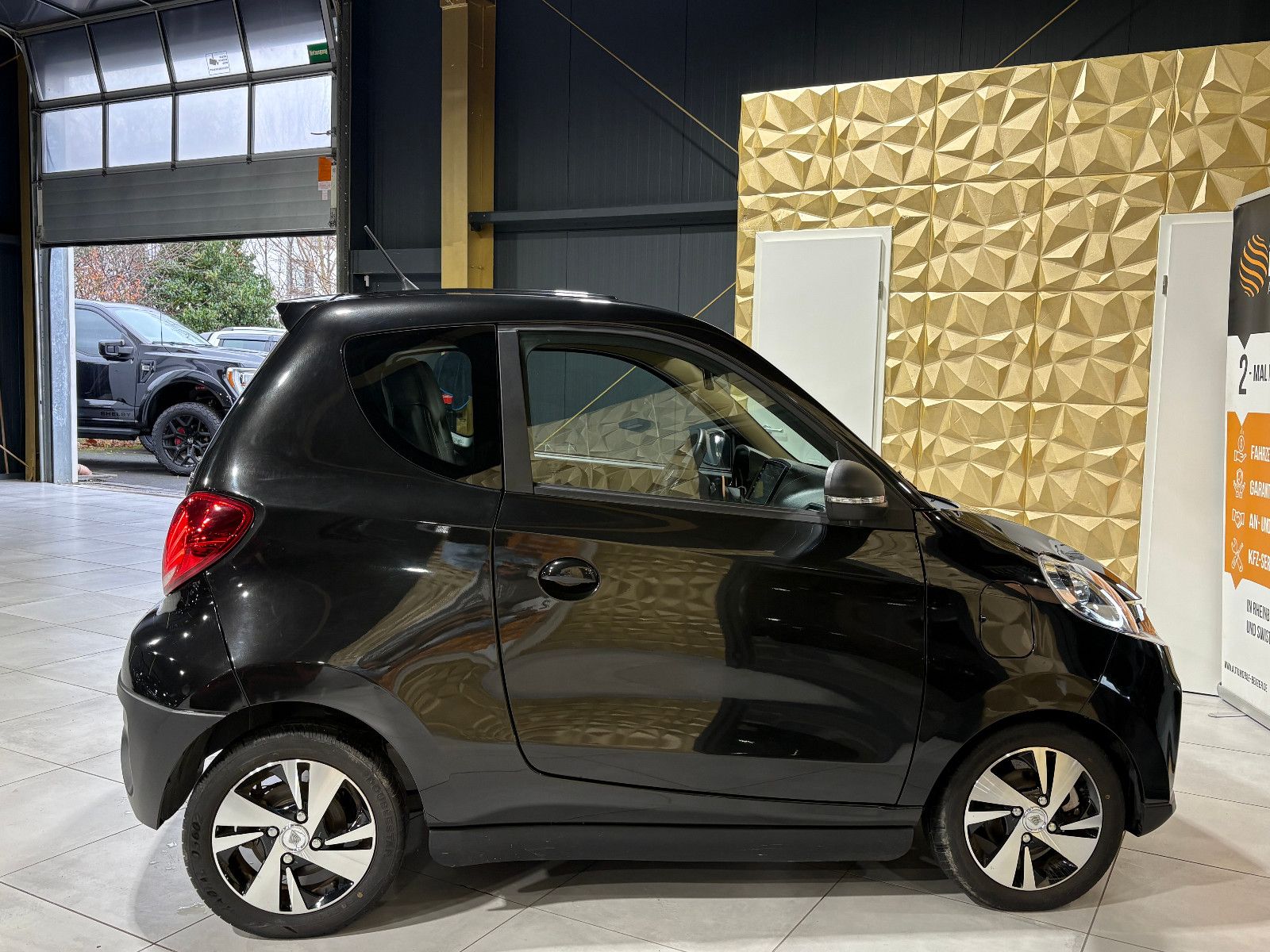 Fahrzeugabbildung Elaris PIO/KAMERA/APPLE/KLIMA/2-SITZ/AUTOMATIK