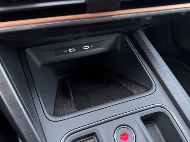 Leon 2.0 TSI VZ LED Navi ACC Sitzh. Kamera 19''