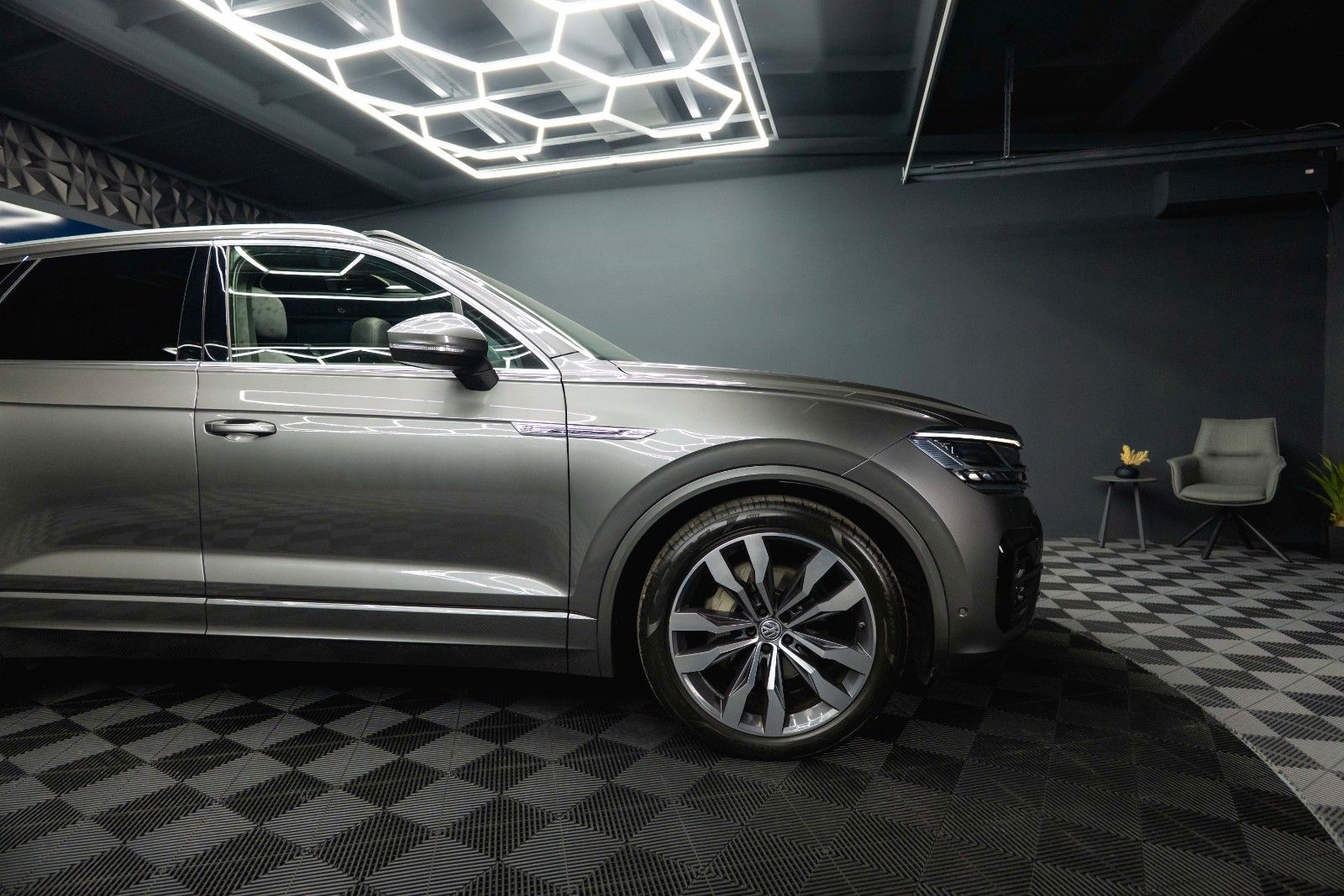 Fahrzeugabbildung Volkswagen Touareg V6 R-Line+ 4Motion *Pano*Matrix*DAB*19%*