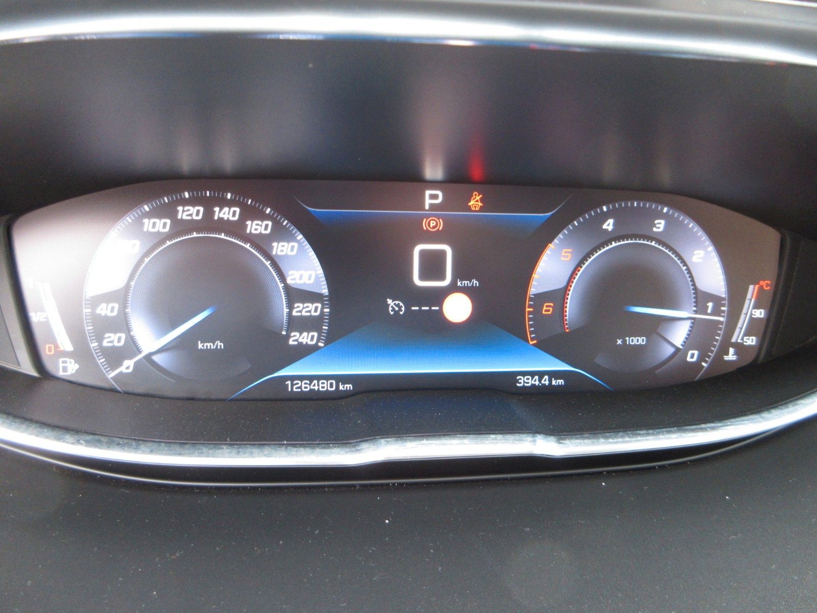 Fahrzeugabbildung Peugeot 5008 Allure 1.5D LED/NAVI/SHZ/AHK/VIRTUAL