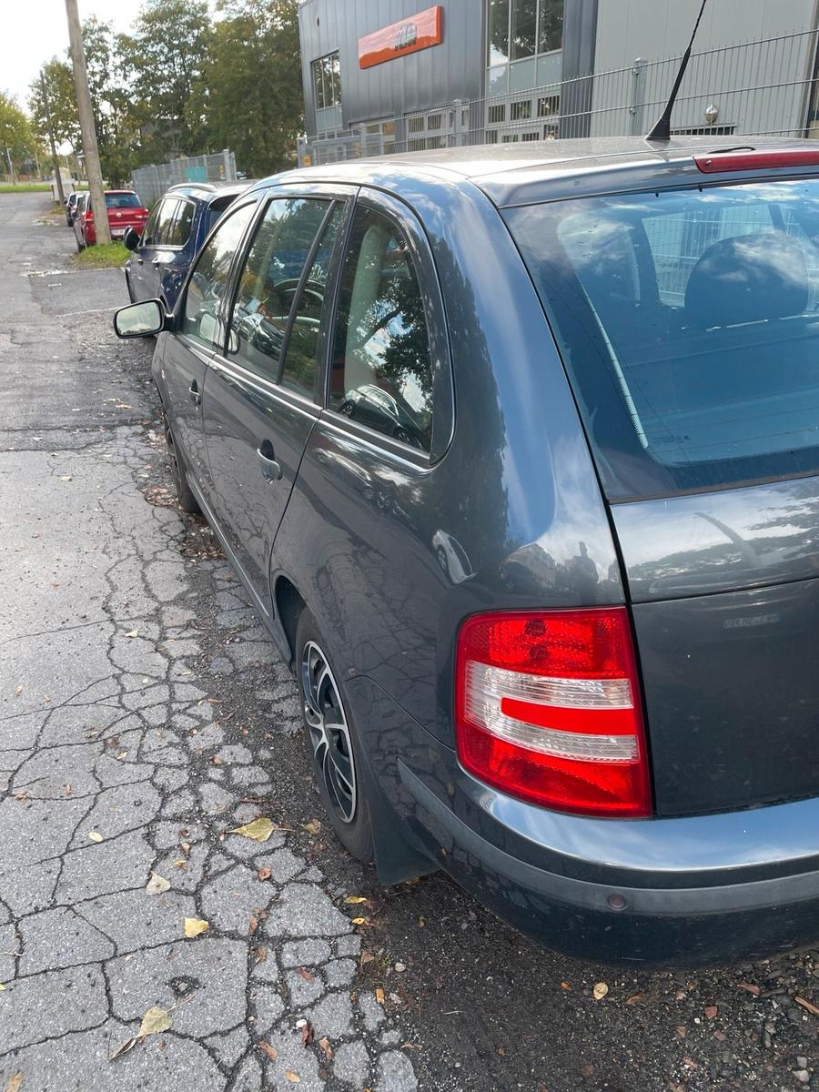 Skoda Fabia 2007 — rear view