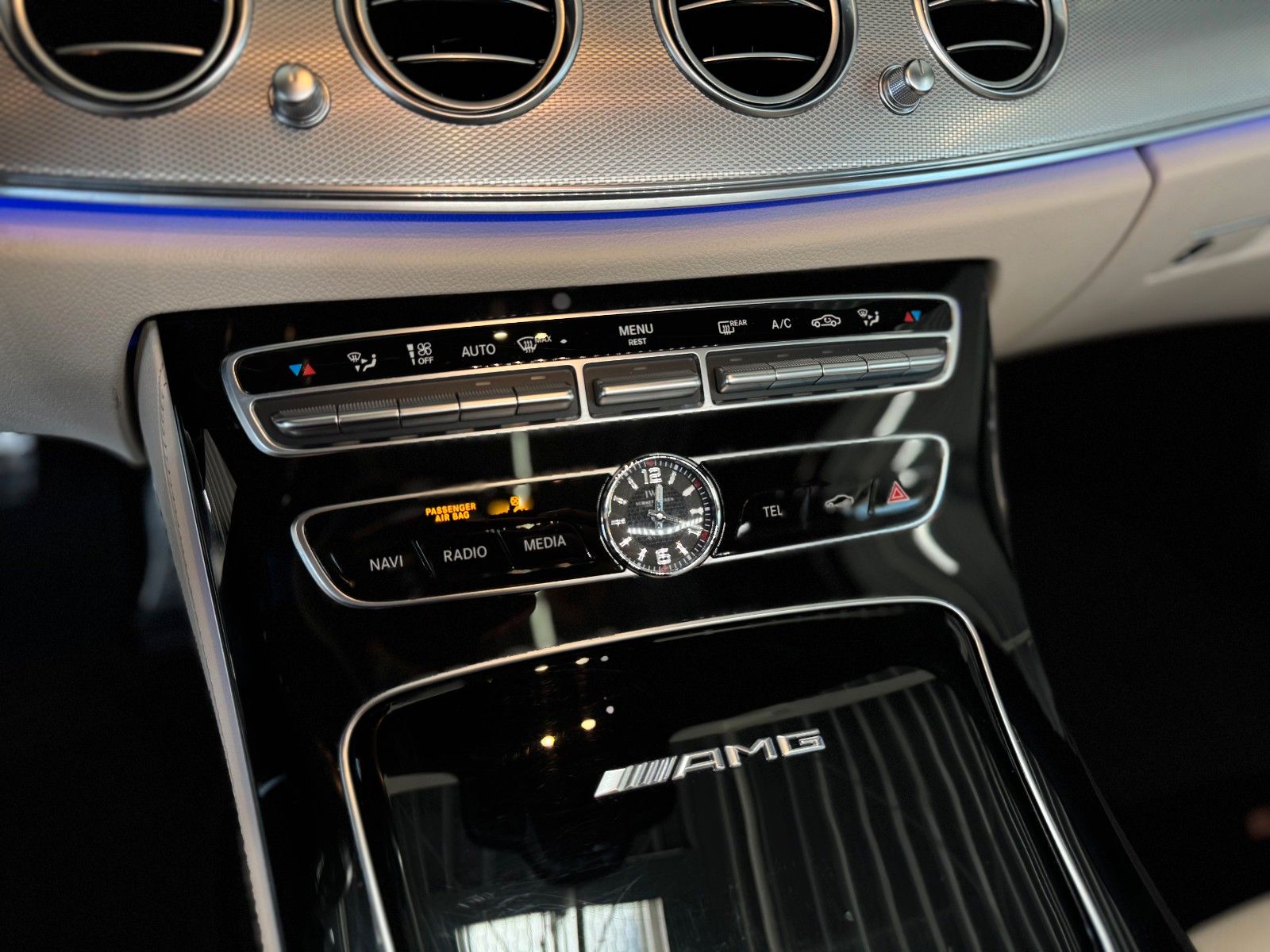 Fahrzeugabbildung Mercedes-Benz E 63 AMG T-Modell 4Matic Burmester VOLL