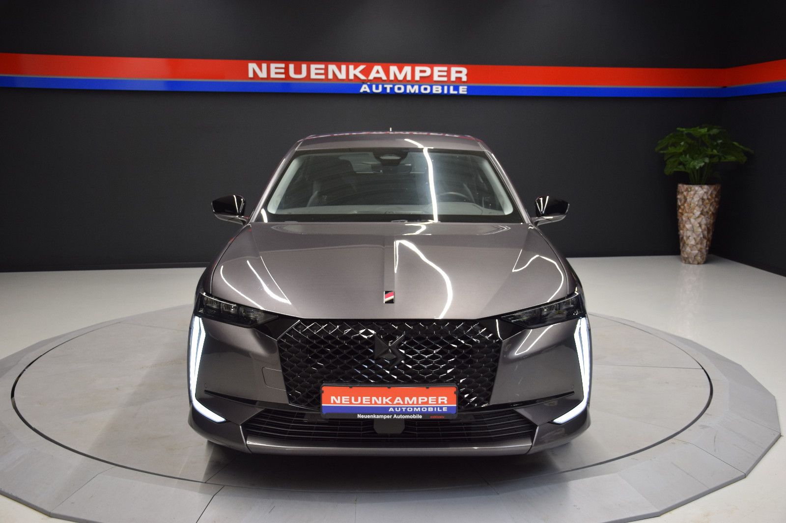 Fahrzeugabbildung DS Automobiles DS4 Performance Line Kamera Sitzheizung