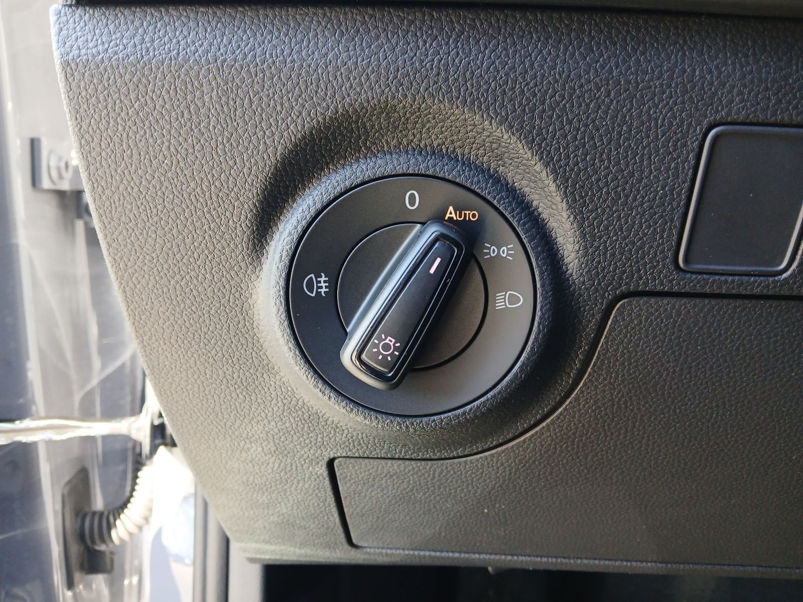 Fahrzeugabbildung SEAT Arona TSI FR Black Edition DSG LED Navi AID ACC