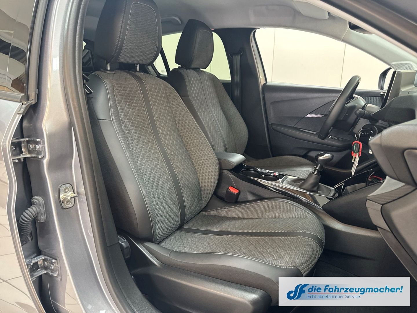 Fahrzeugabbildung Peugeot 208 Allure Navi Digitales Cockpit LED Apple CarP