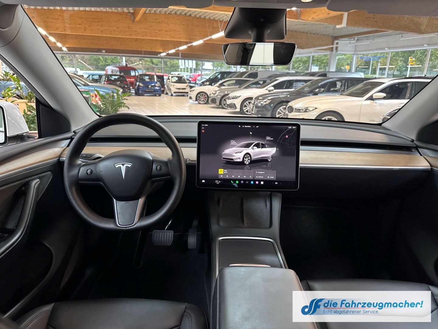 Fahrzeugabbildung Tesla Model Y Long Range Dual AWD Panorama Navi Sounds
