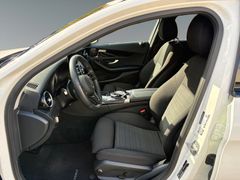 Fahrzeugabbildung Mercedes-Benz C 180 T CGI Navi Sitzh Alu LED el.Klappe 2.Hand