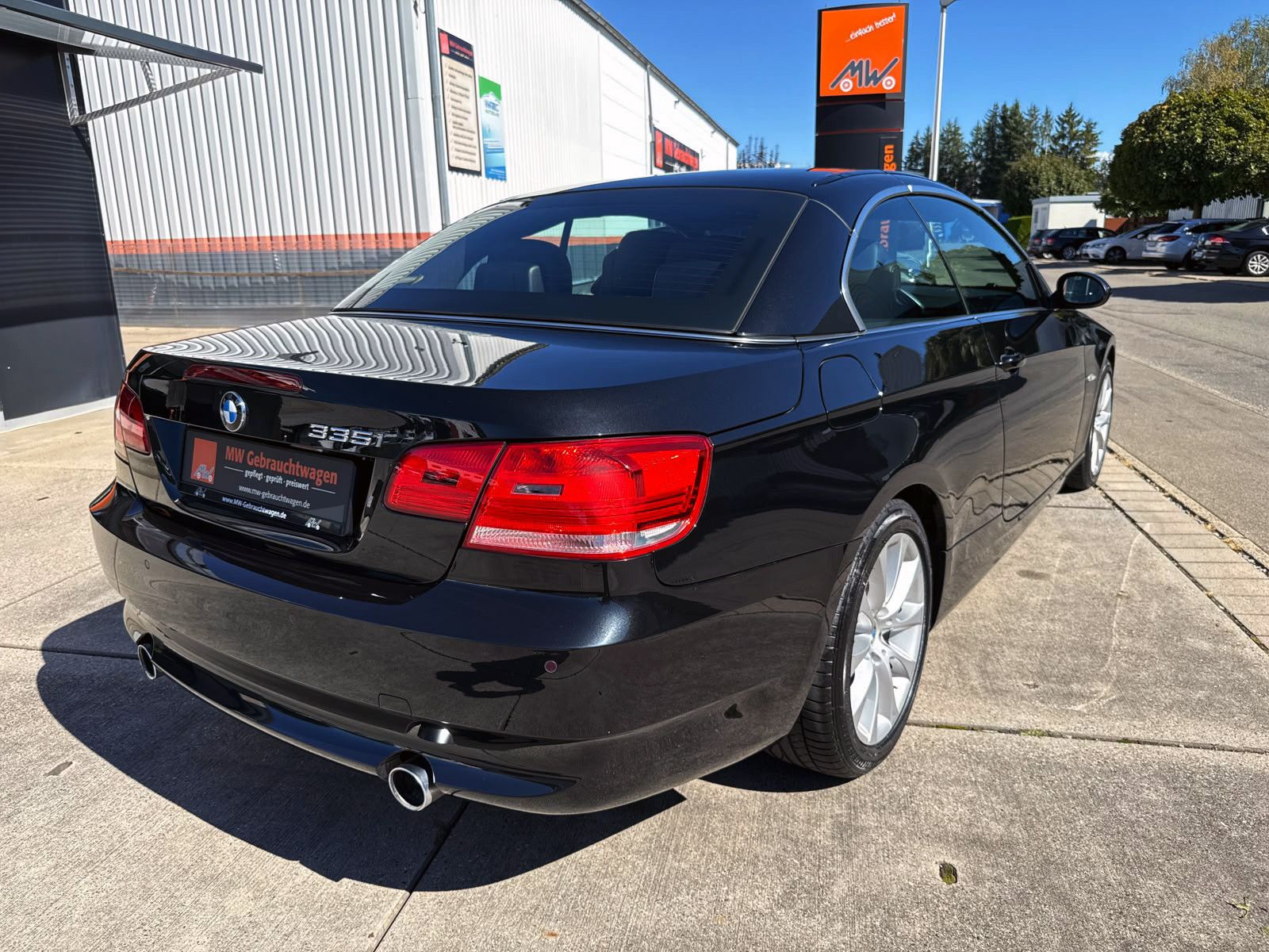 Fahrzeugabbildung BMW 335i E93 Cabrio Automatik PDC SHZ MEMORY NAV BT