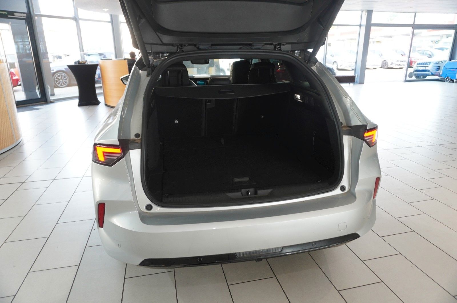 Fahrzeugabbildung Opel Astra L ST 1.2T GS SPORT NAVI/LED/360°/PANO/HUD