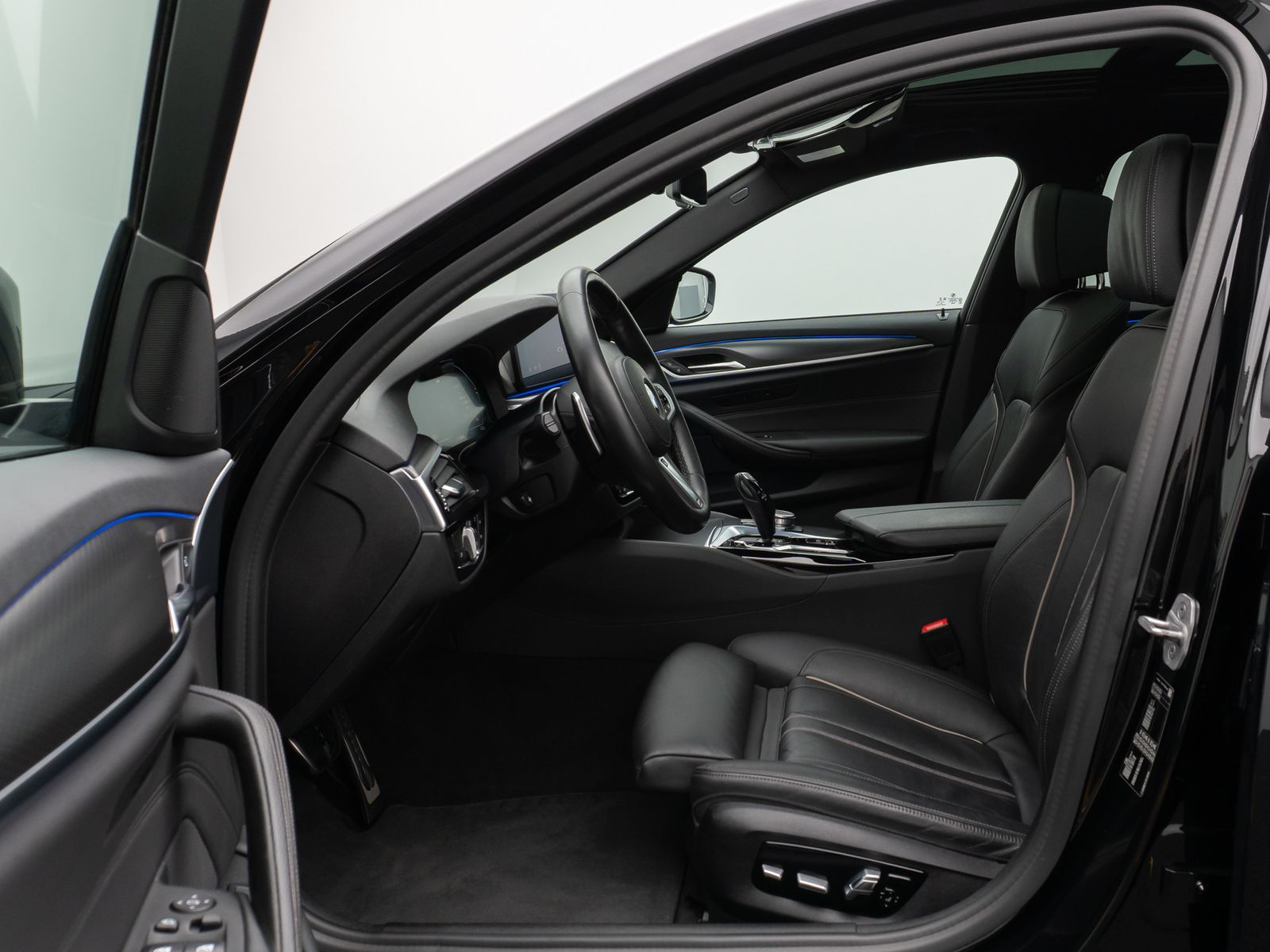 Fahrzeugabbildung BMW 530d  M Sport Panorama Kamera Laser HUD DAB HiFi