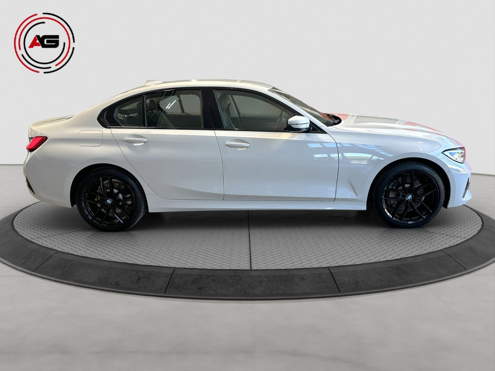 BMW 330e LC.PRO ACC LASER CARPLAY HUD HiFi KAMERA foto 4