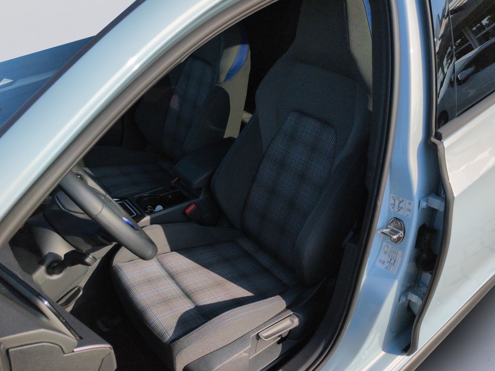 Golf GTE 1.5TSI Hybrid LED+NAVI+PANO+SHZ+