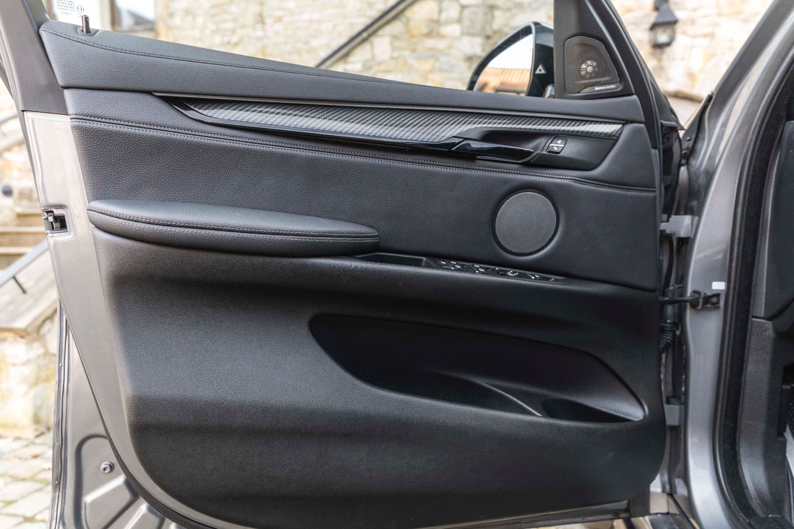 Fahrzeugabbildung BMW X6 xDrive50i M-SPORTPAKET ACC HUD LED 360° H&K