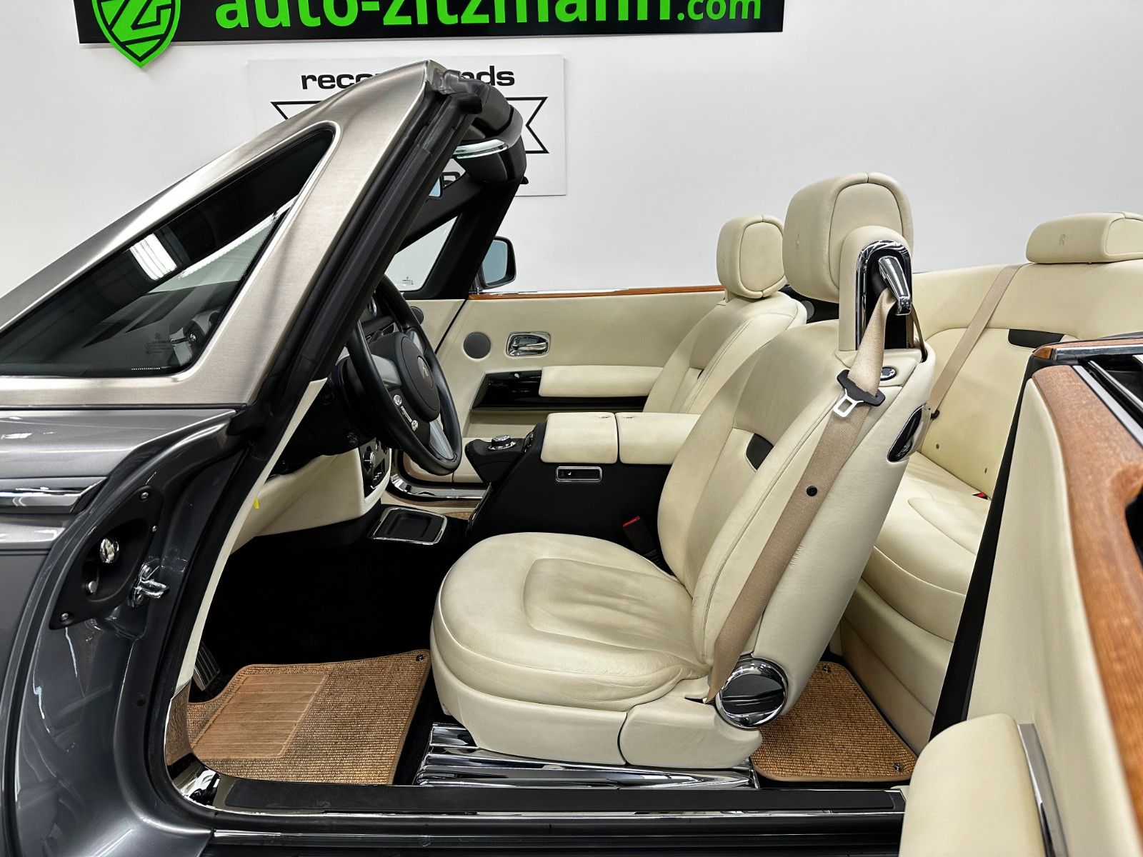 Fahrzeugabbildung Rolls-Royce Phantom Drophead/TEAK-DECK/KAMERA/WENIG KM/TOP