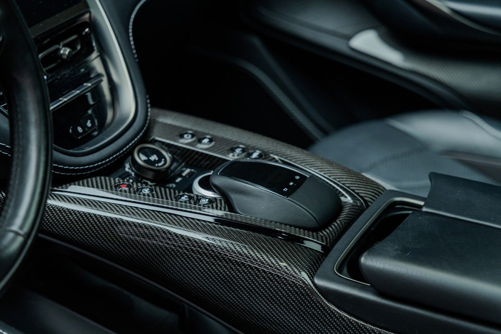 Fahrzeugabbildung Aston Martin DBX 4.0 V8 DBX707 + 2.Hand + Top Geplfegt