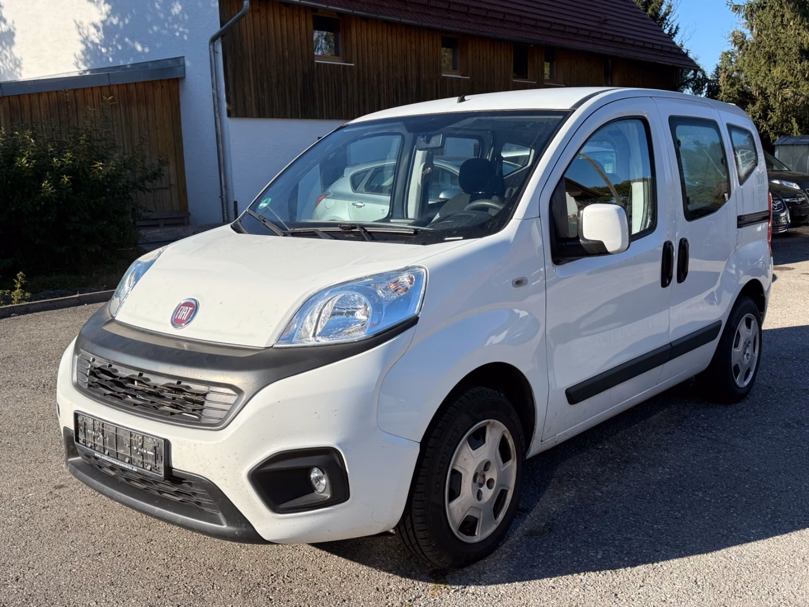 Fiat Qubo 1.4 "Lounge" 5-SITZER NAVI KLIMA SHZ PDC E6