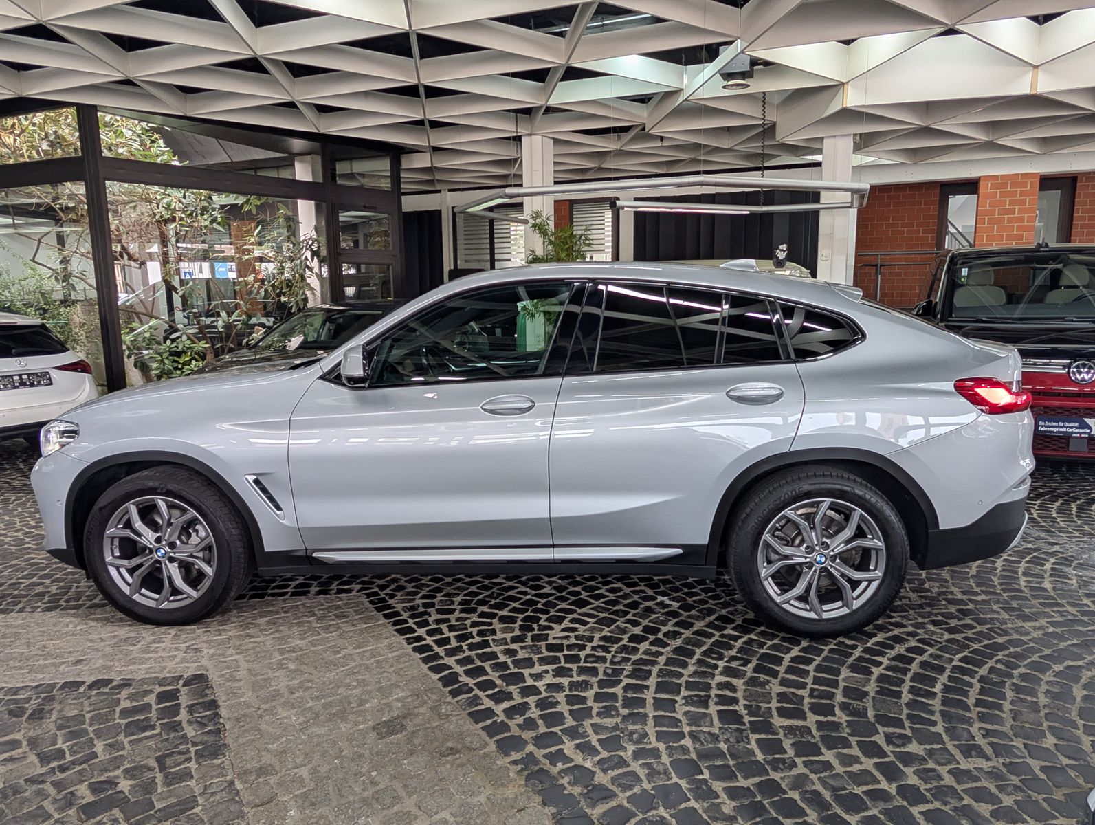 Fahrzeugabbildung BMW X4 xDrive 30 i xLine MSport Shadow PANO H&K VOLL