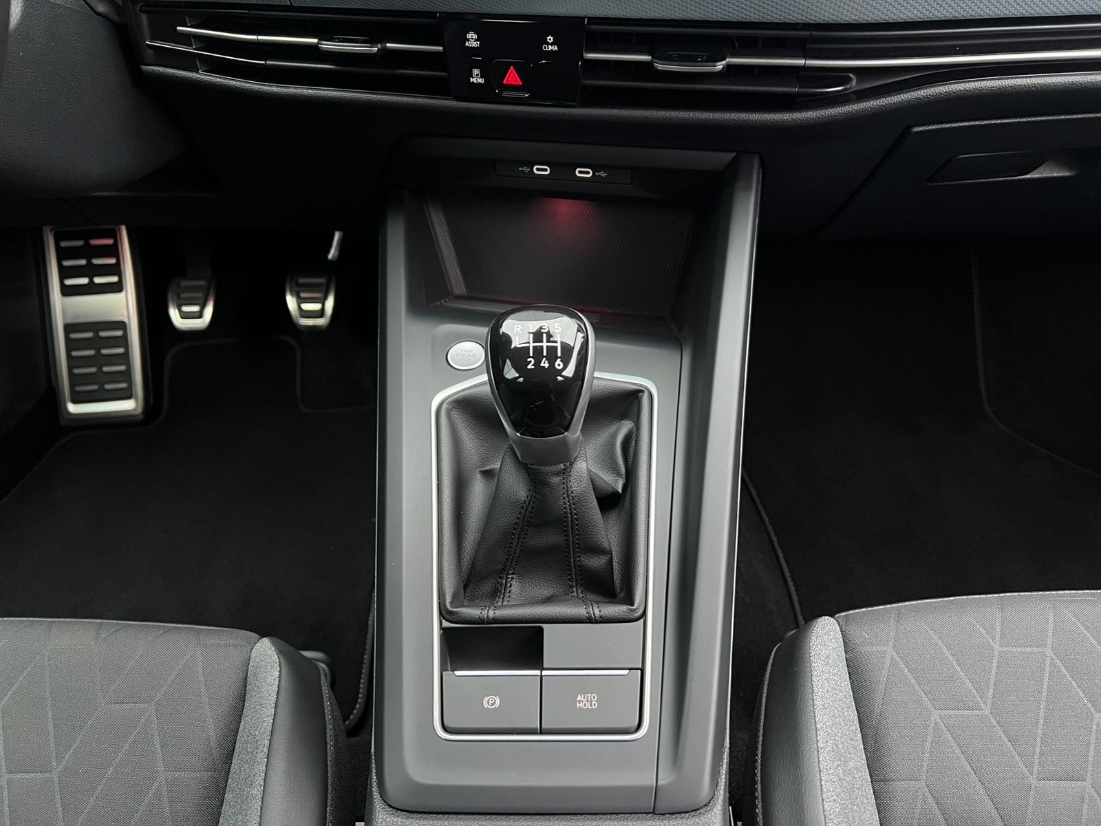 Fahrzeugabbildung Volkswagen Golf VIII GOAL 1.5 TSI *LED, App Connect, 16'-LM