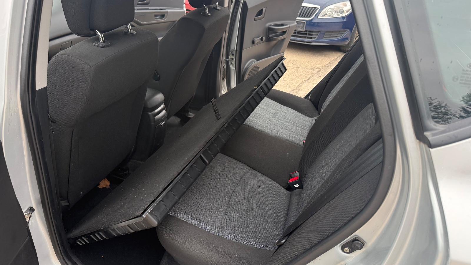 Kia cee'd 2011 — photo 10