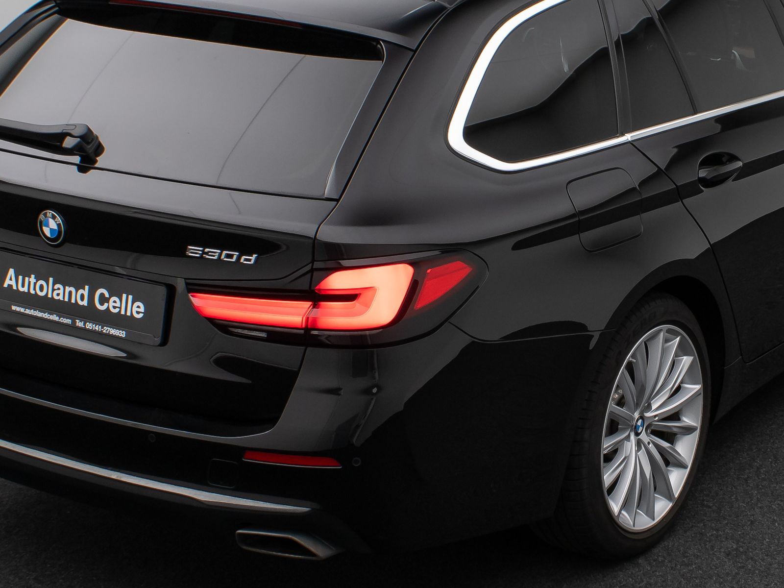 Fahrzeugabbildung BMW 530d xD Luxury Line Laser HUD DAB H/K AHK 19Zoll