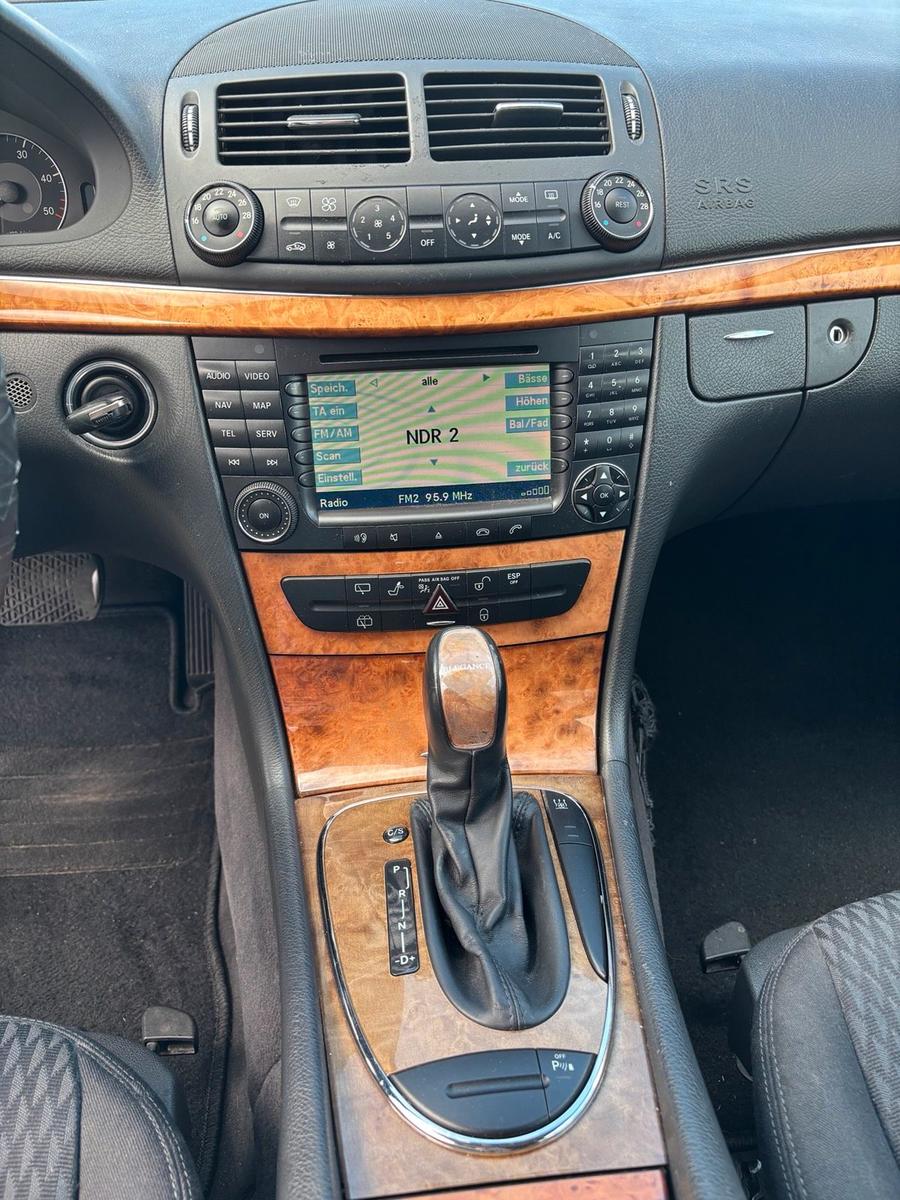 Mercedes-Benz E220 2005 — photo 7