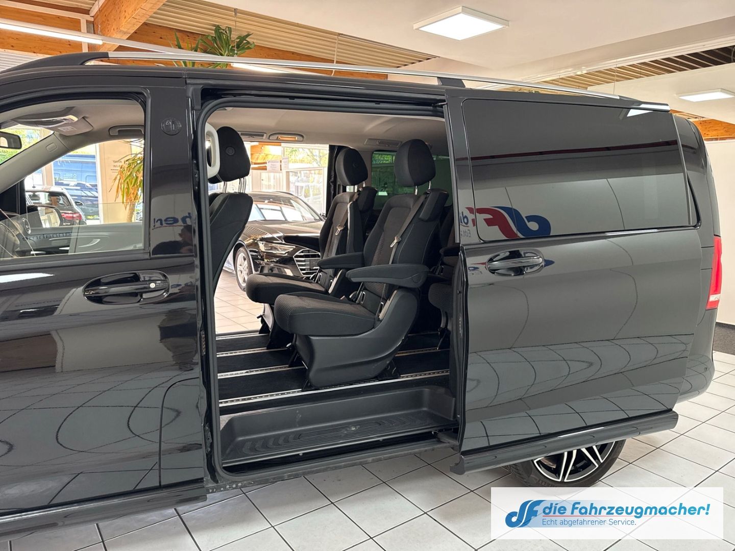 Fahrzeugabbildung Mercedes-Benz V 300 -Klasse  EDITION 2020 4MATIC lang AMG AHK-
