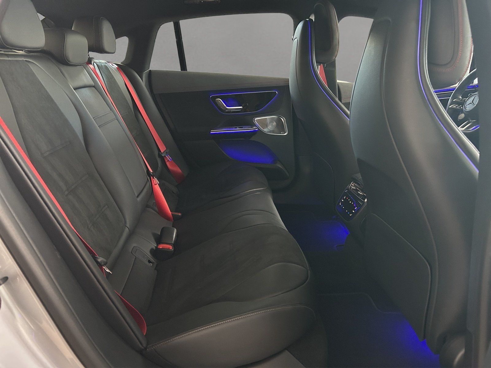 Fahrzeugabbildung Mercedes-Benz EQE 53 AMG Prem+ HYPER Pano DISTRO Memo AIRMATIC
