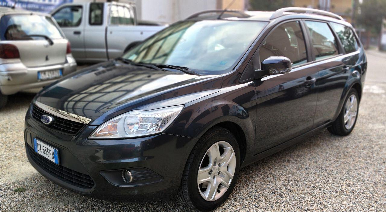 Ford Focus 2009 — салон
