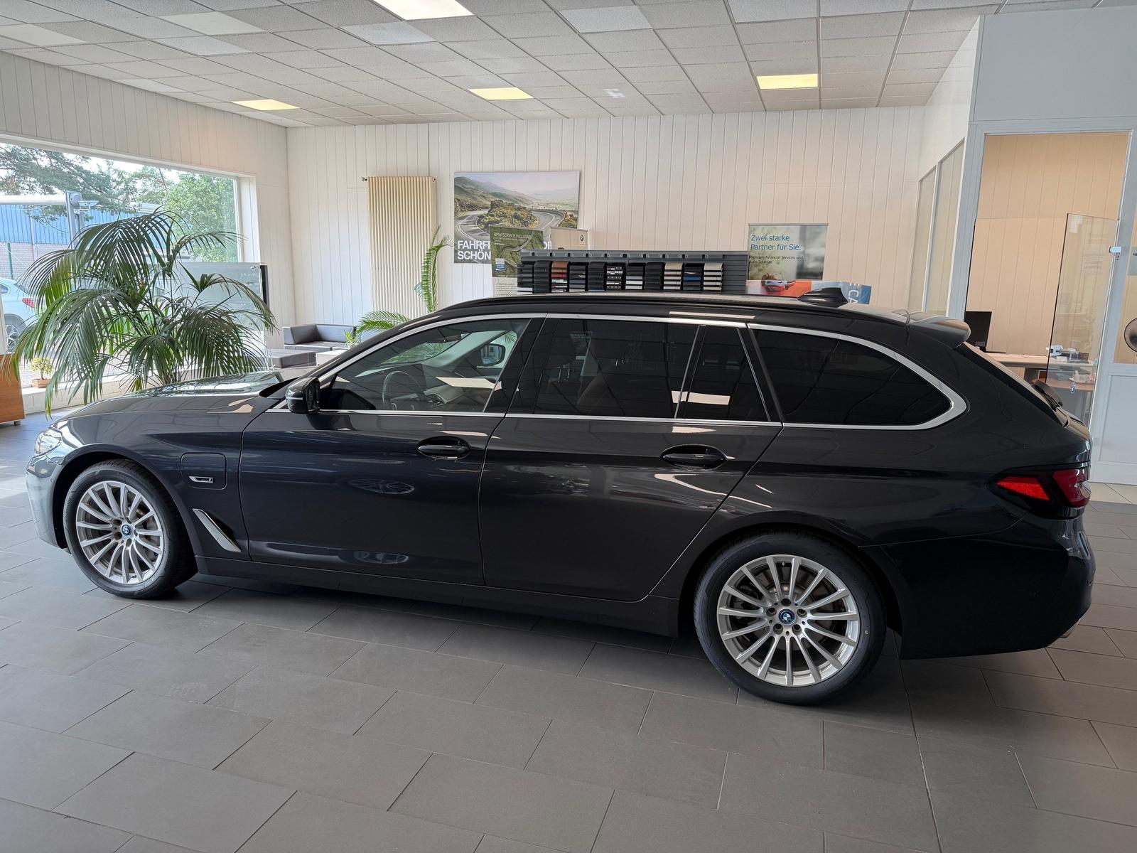 BMW 530e iPerformance Navi LED BT Driving Assistant