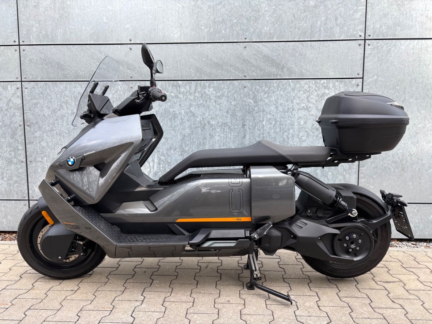 Fahrzeugabbildung BMW CE 04 Avantgarde mit Topcaseträger