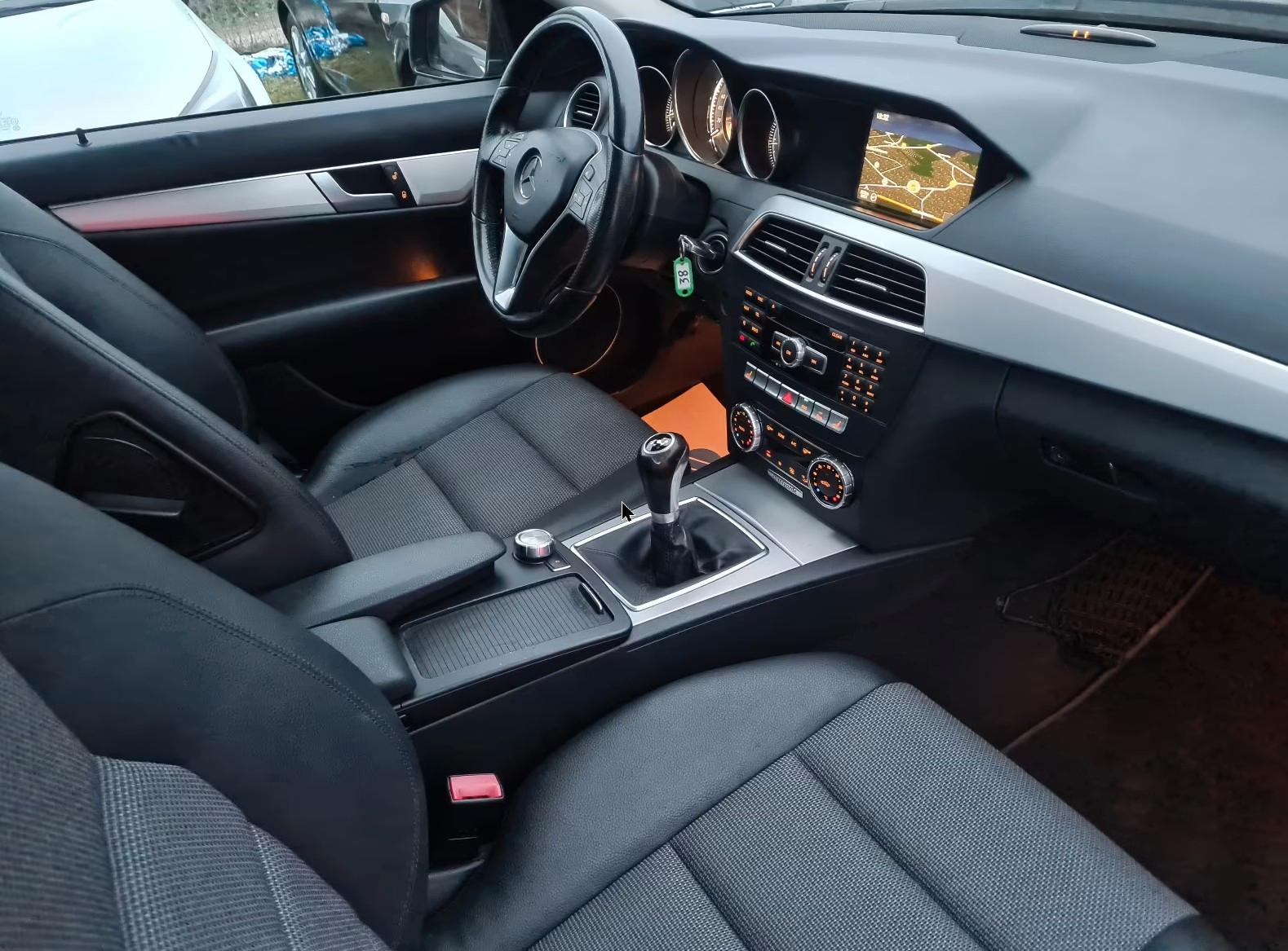 Mercedes-Benz C200 2011 — photo 19