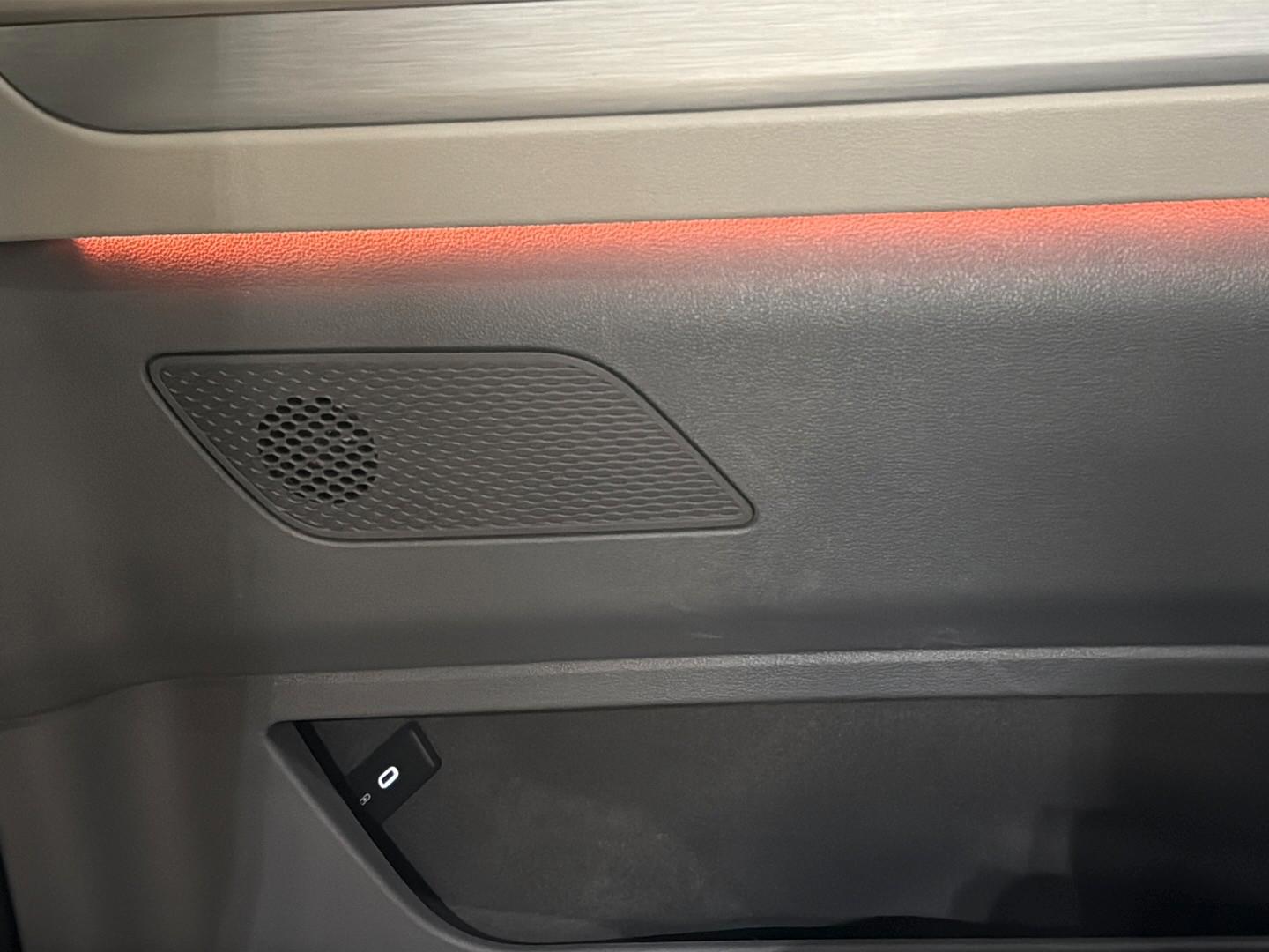 Volkswagen T7 Multivan Edition ACC Navi RFK IQ-LED 3-ZK, миниатюра 22