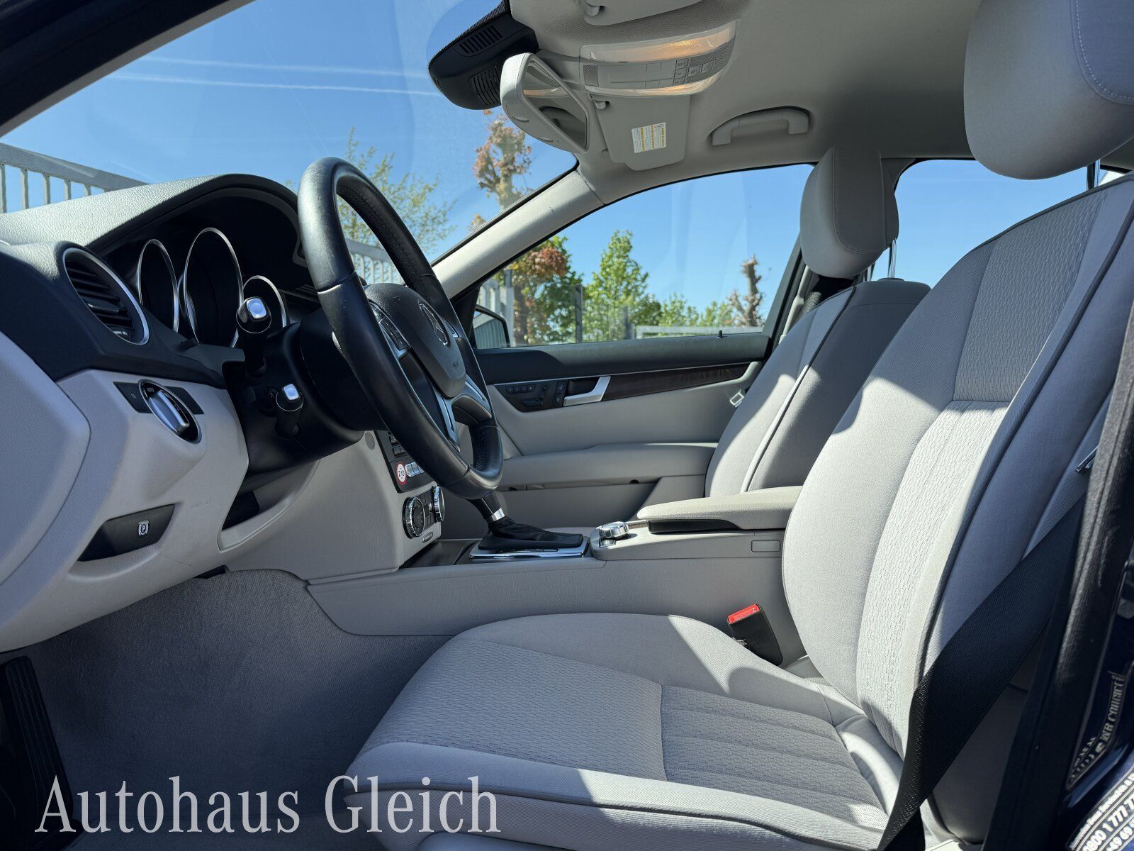 Fahrzeugabbildung Mercedes-Benz C 180 CGI Elegance BE Ausstattung BlueEfficiency