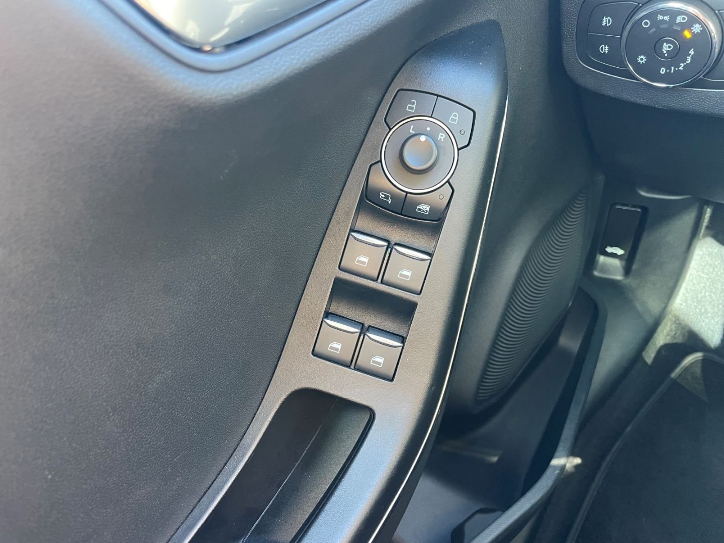 Fahrzeugabbildung Ford Puma Titanium Navi Rückf. Kamera Tempomat