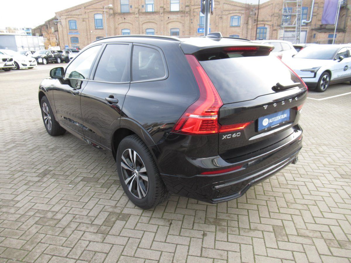 Volvo XC60 B5 AWD Benzin Plus Dark Automatik imagem 3
