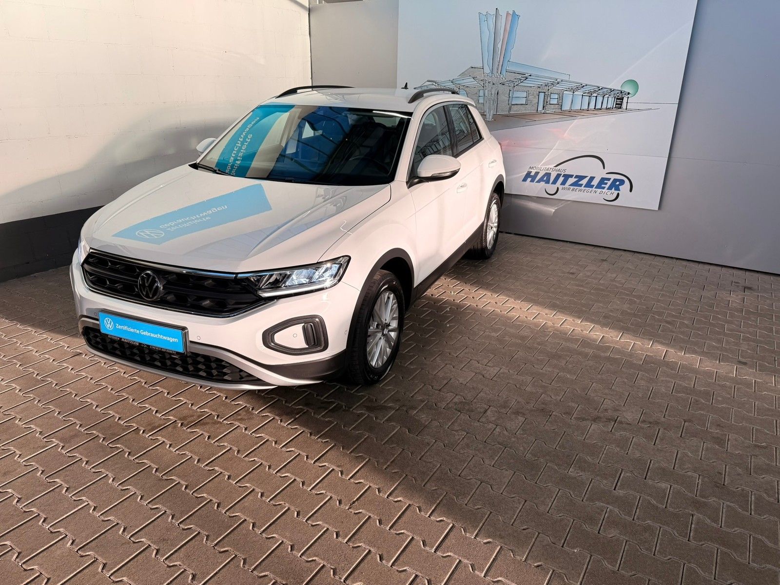 Fahrzeugabbildung Volkswagen T-Roc Life 1,5 TSI DSG +Discover Media +App-Con.