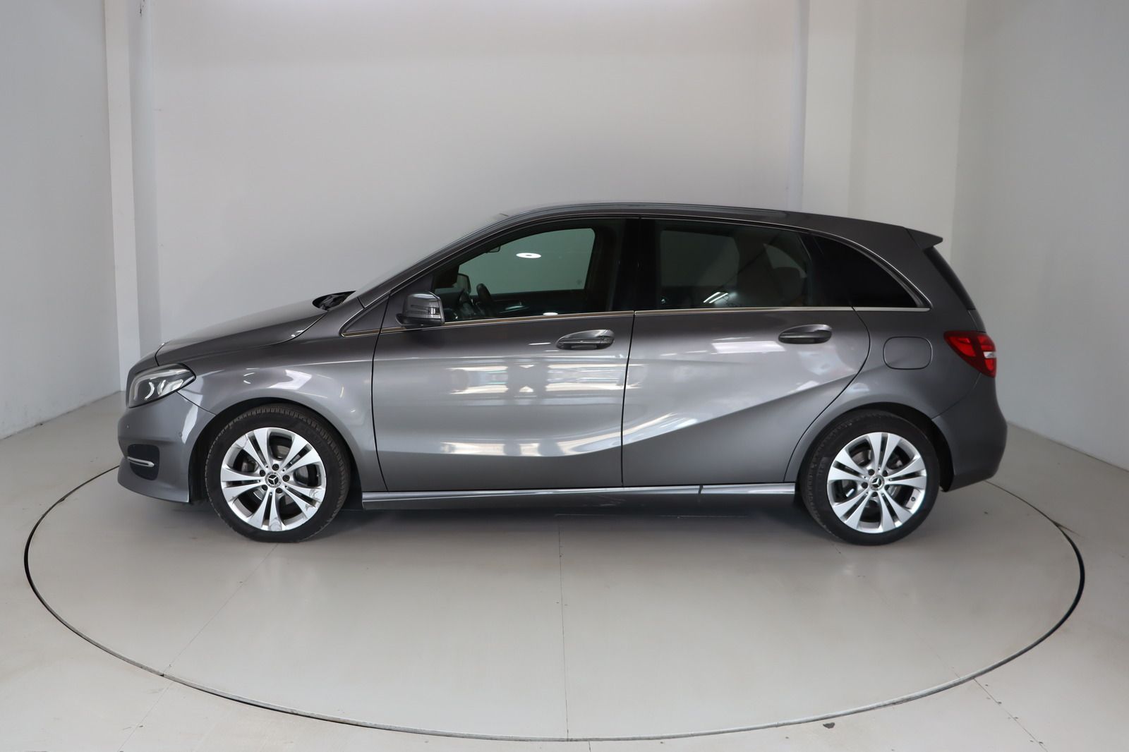 Fahrzeugabbildung Mercedes-Benz B 180 d * LED * Navigation