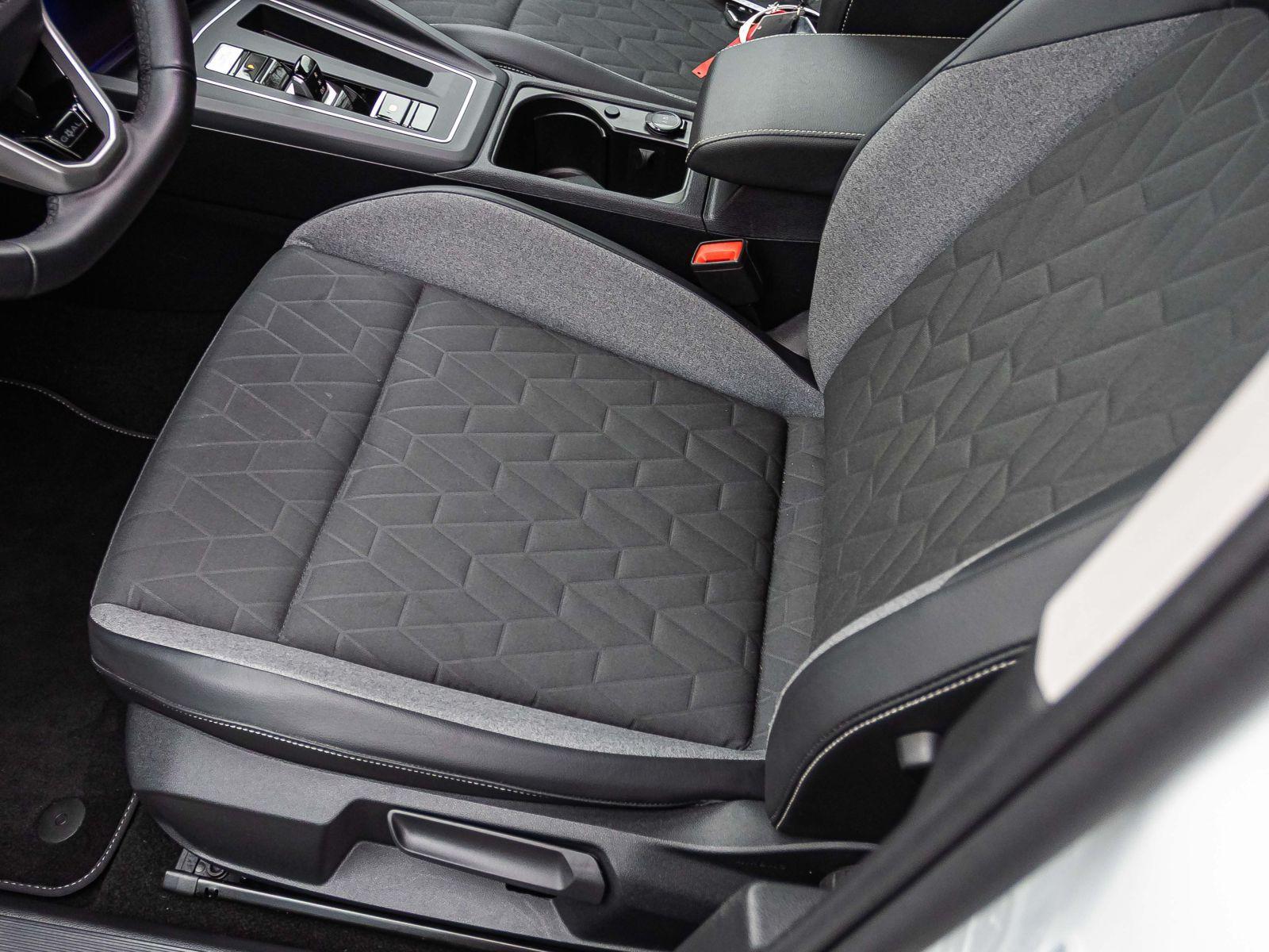 Volkswagen Golf VIII 1.5 eTSI Goal DSG LED CarPlay ACC EPH, миниатюра 10