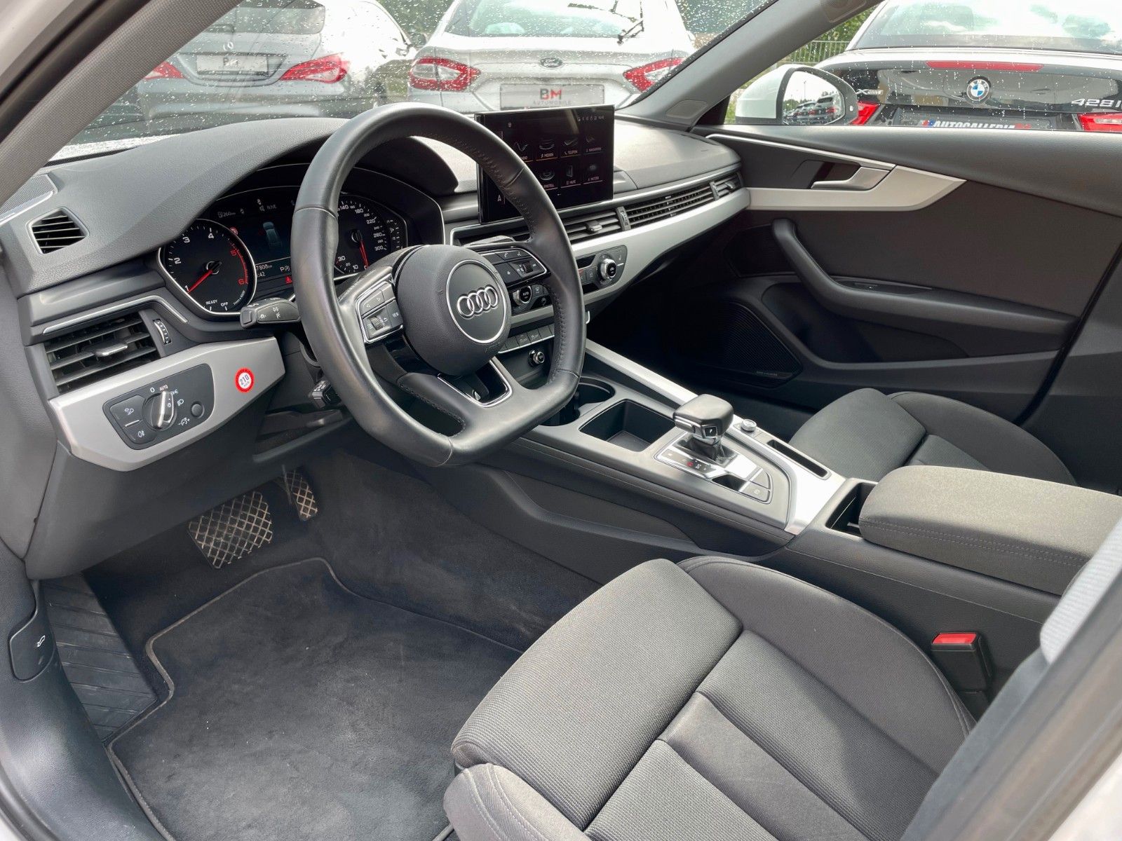 Fahrzeugabbildung Audi A4 30 TDI Avant S tronic Navi SPORTSITZE LED 1HD
