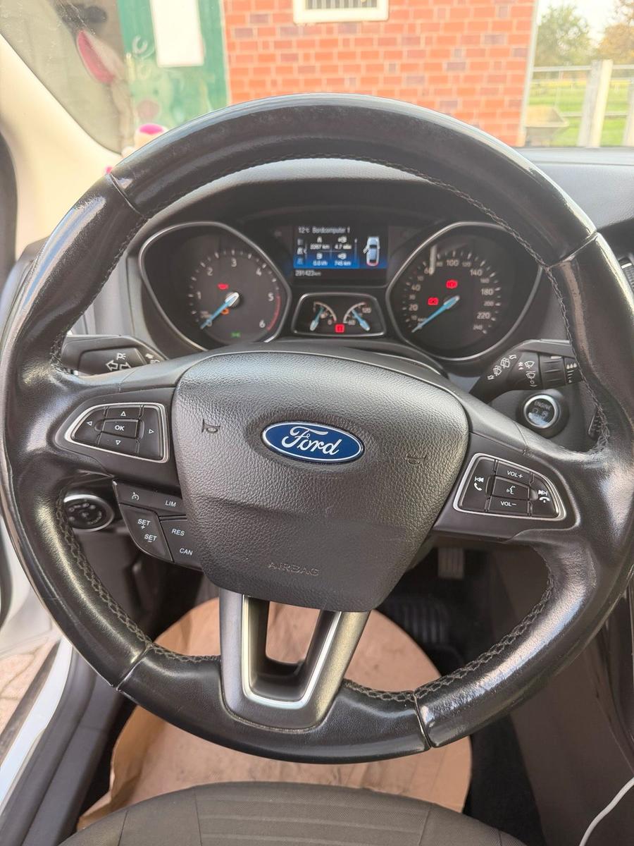 Ford Focus 2015 — photo 8