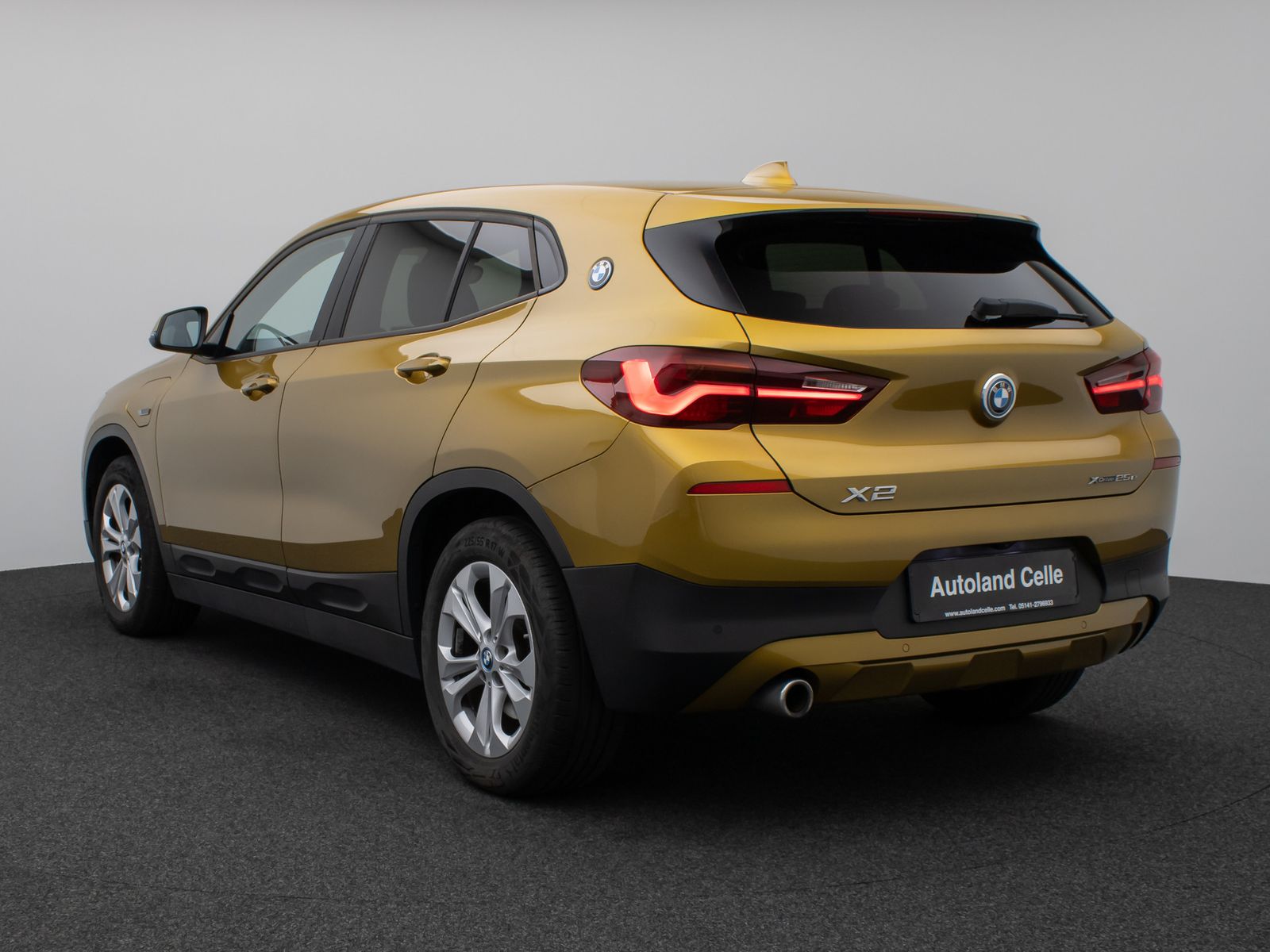Fahrzeugabbildung BMW X2 xD25e Kamera HUD DAB Navi+ Alarm Sport LED