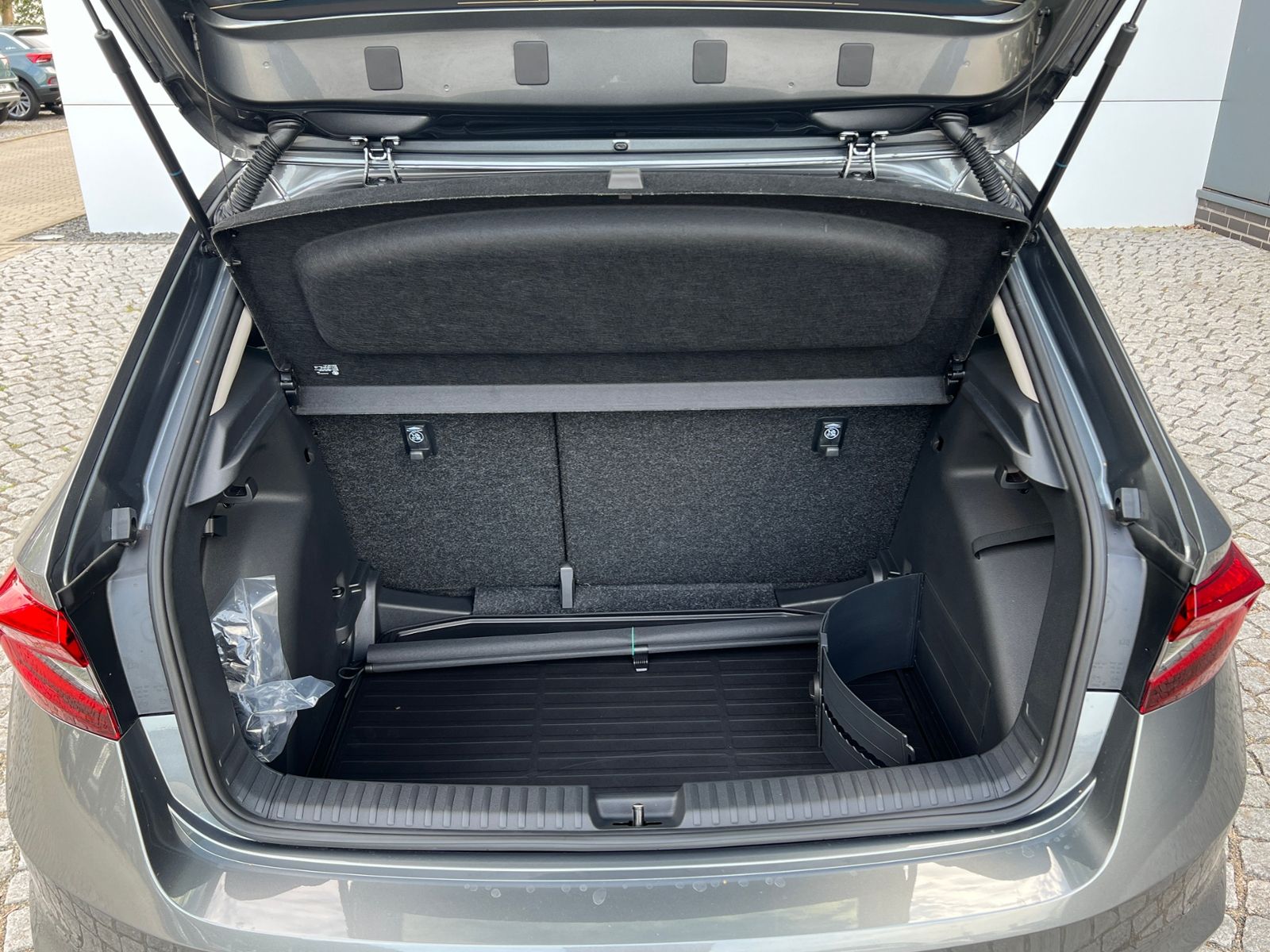 Fahrzeugabbildung SKODA Fabia Selection 1.0 TSI DSG *LED, ACC, SmartLink