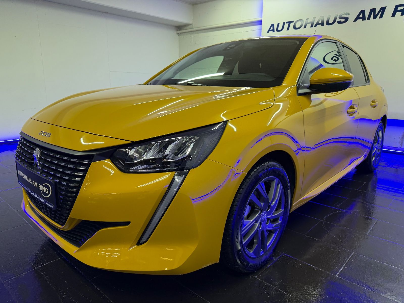PEUGEOT 208