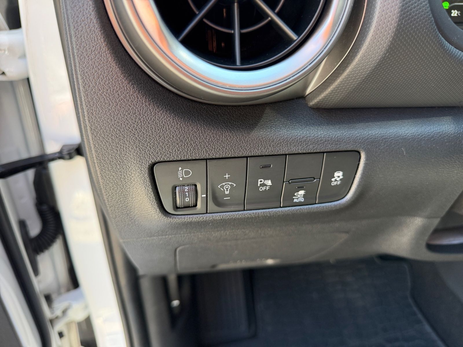 Fahrzeugabbildung Hyundai KONA Select Elektro 11 kW OBC Sitzheizung